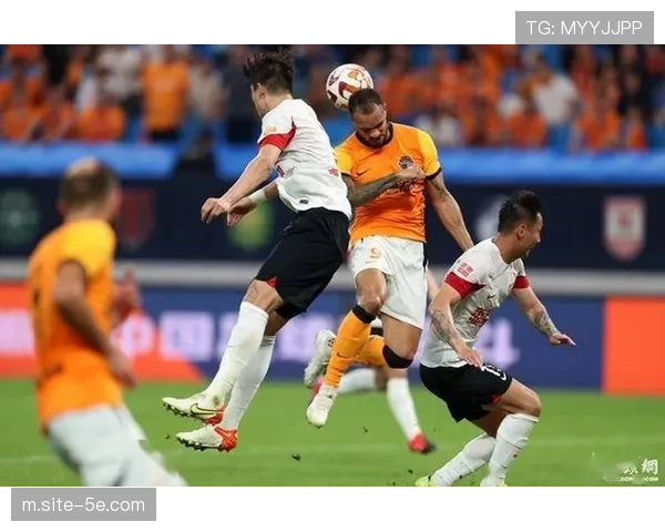 中超球队攻防转换节奏滞涩 面对压迫难寻出球点 中超球队攻防转换节奏滞涩 面对压迫难寻出球点