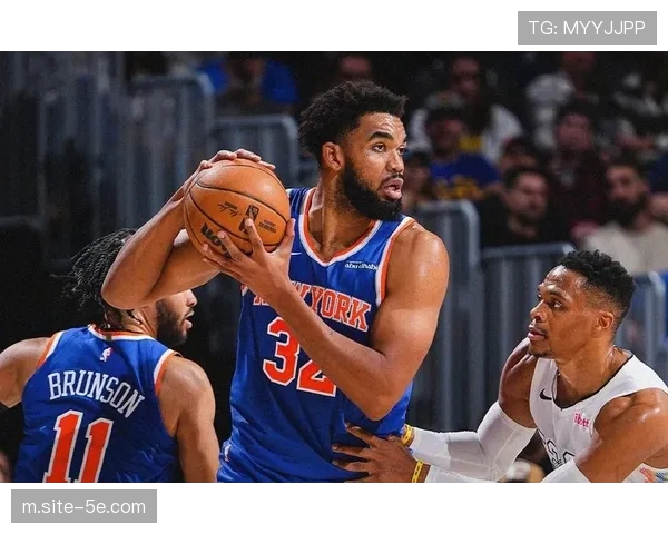 尼克斯布伦森唐斯挡拆二人转，团队传导流畅度与进攻选择丰富性提升