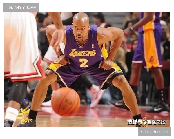 湖人裁掉巴夫金腾名额 季后赛前阵容微调补强短板